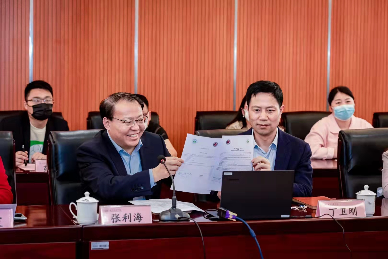 南京商業學校與泰國暹羅大學云簽署校級合作備忘錄